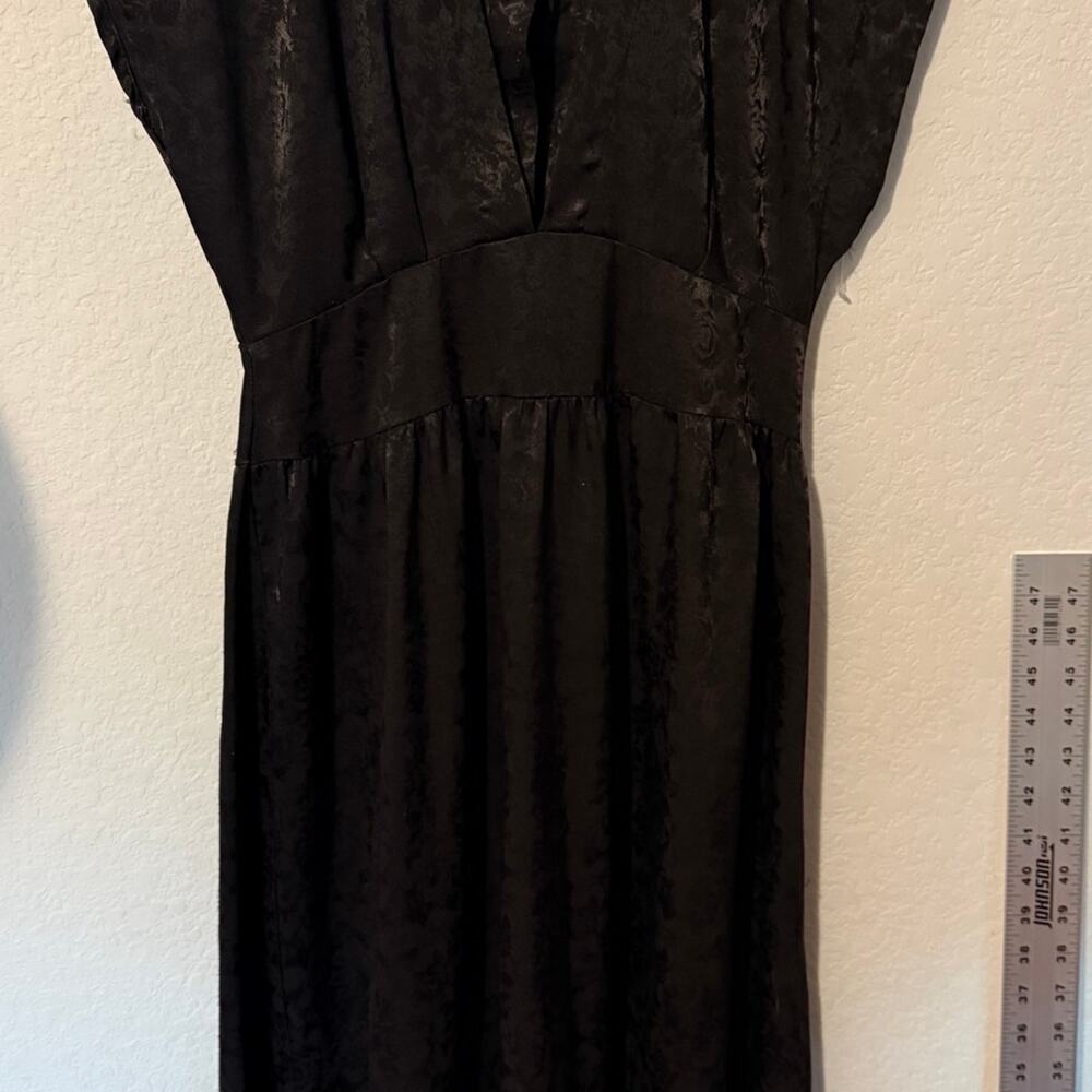 BEAUTIFUL floral black vintage inspired Urban Renewal Vneck dress with buttons